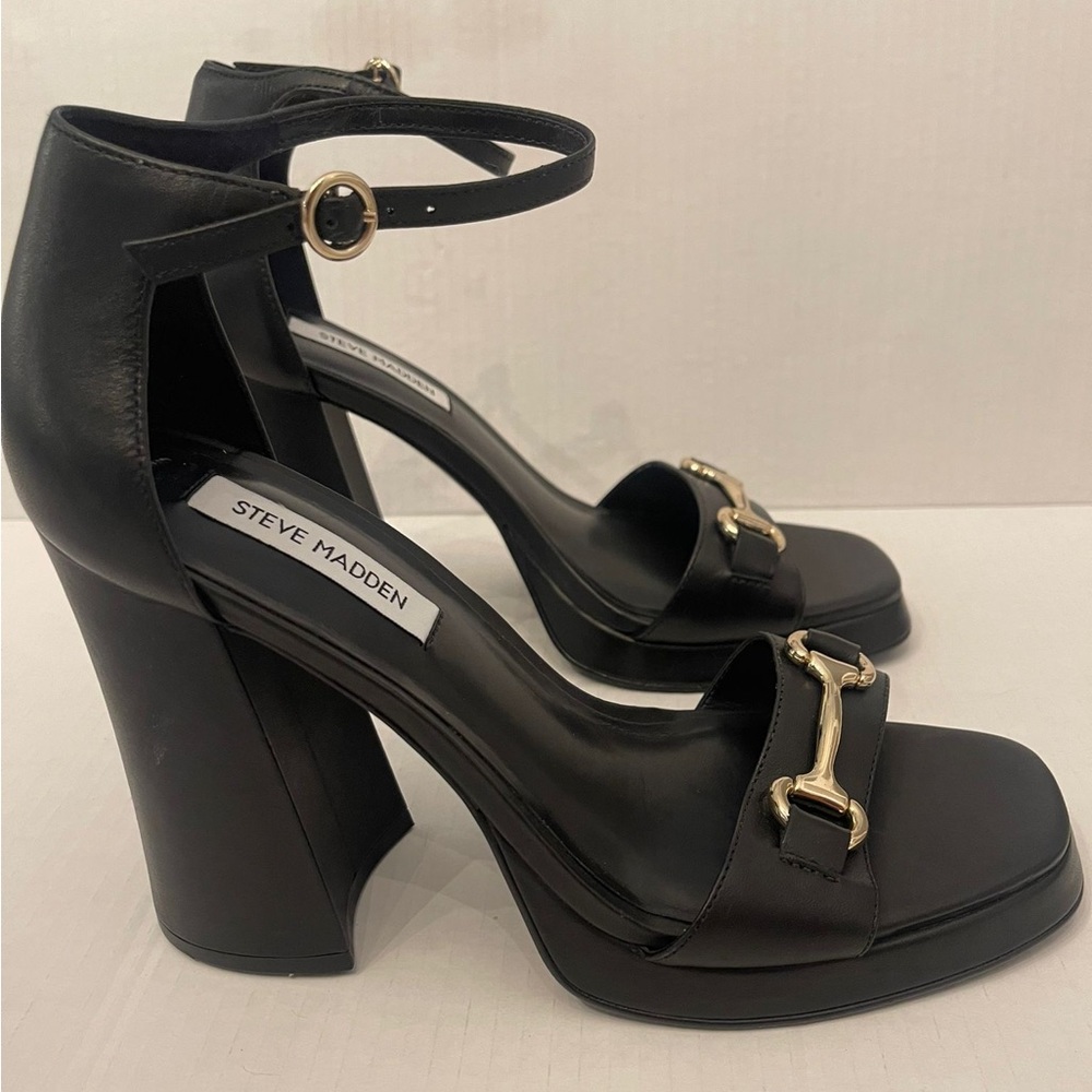 Steve Madden Cienna Black Leather Metal Detail Heeled
Sandals